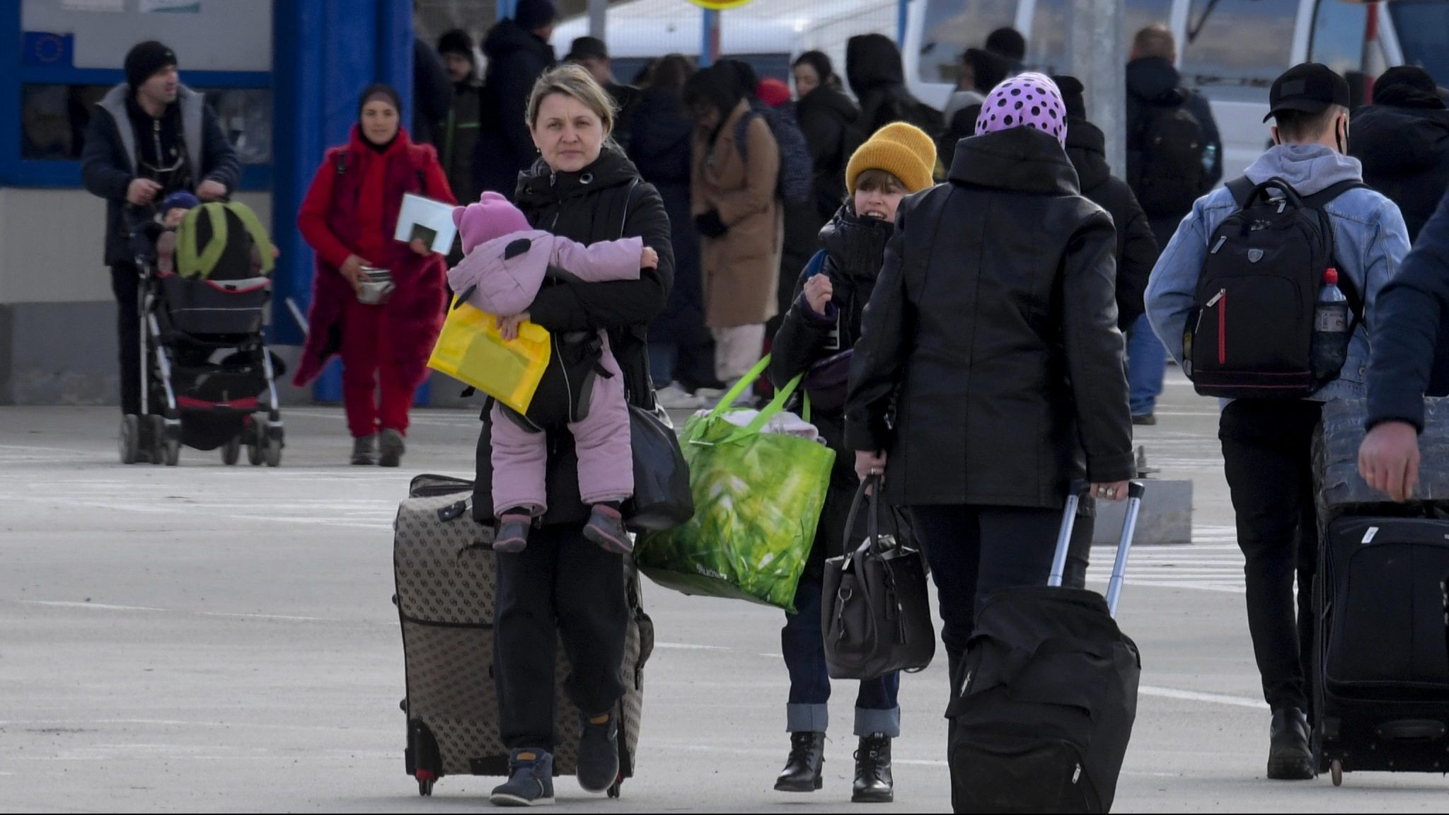 Moldavia pranon qindra mijëra refugjatë nga Ukraina