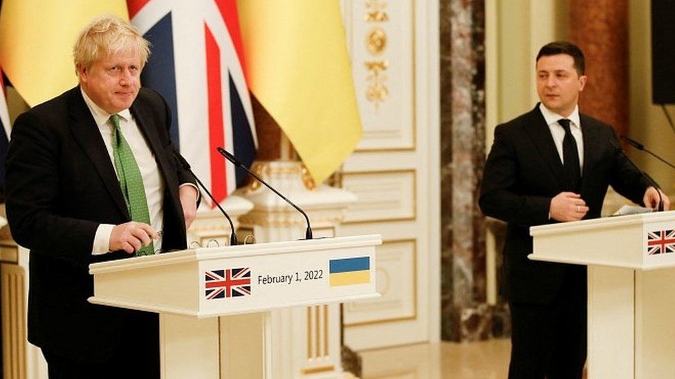 Zelensky shpreh mirënjohjen për Johnson: Po na ndihmon  më shumë se liderët e tjerë