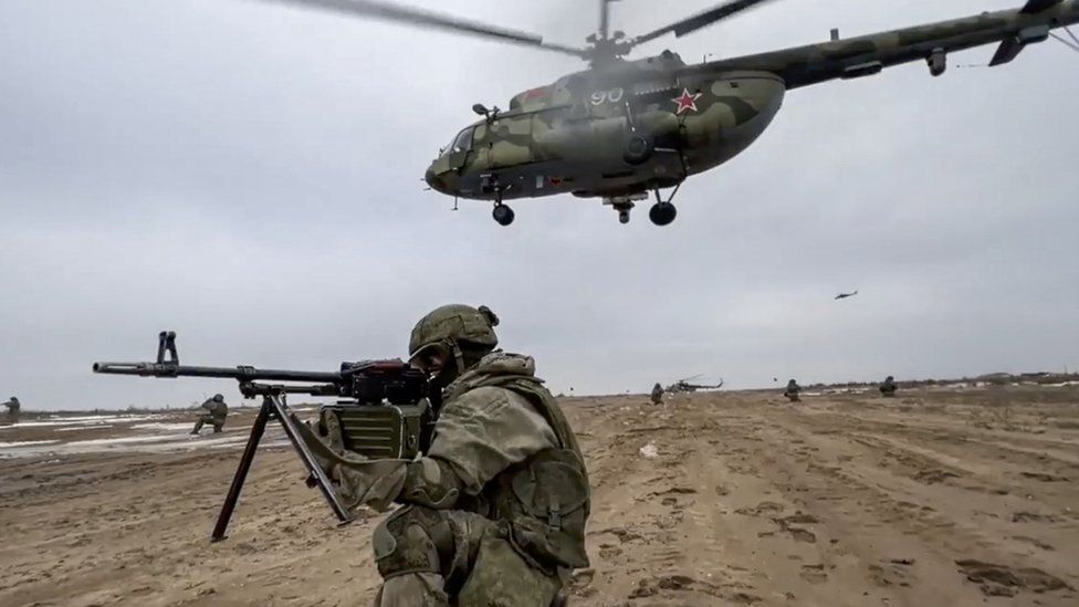 Mbi 15 000 ushtarë, qindra tanke dhe helikopterë: Humbjet e mëdha të Rusisë në Ukrainë