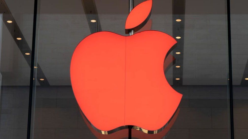 Apple do të ndalojë shitjet dhe do të kufizojë shërbimet në Rusi