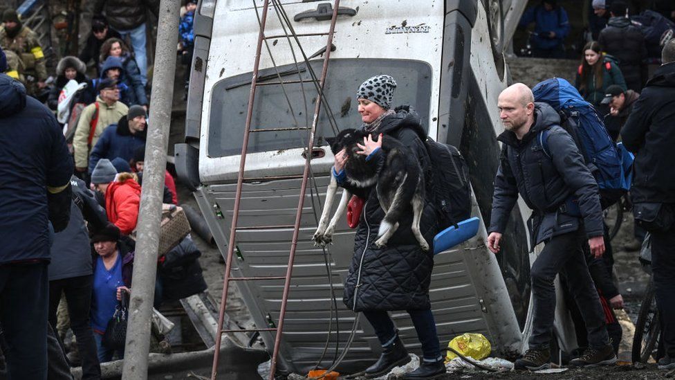 E ndaluar nga Konventat e Gjenevës, Rusia përdori bomba fosfori të bardhë në Hostomel dhe Irpin