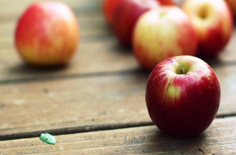 Kjo është mënyra më e shëndetshme për të pastruar mollët
