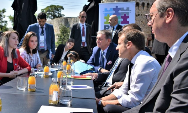 “Serbia e para në BE”, çfarë tha Pallati Elysee për telefonatën Macron -Vuçiç