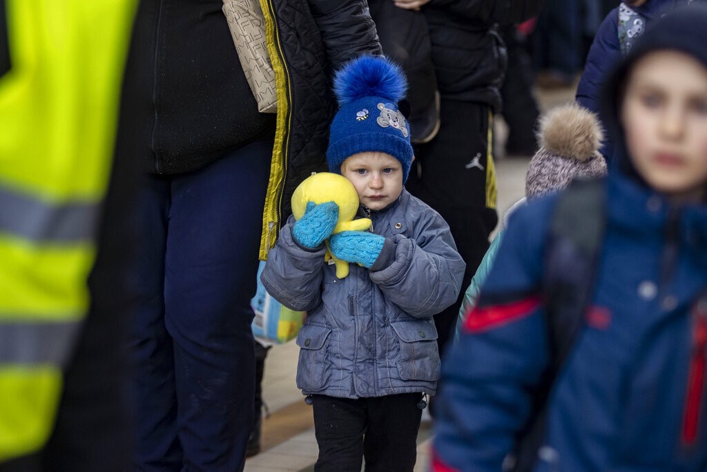 FOTOLAJM/ Dhimbja dhe frika në sytë e  ukrainasve në 21 ditë luftë