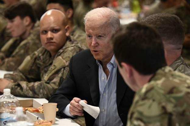 Biden takon sot ministrat ukrainas në Poloni