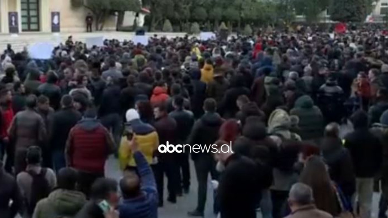 “Jo rritjes së çmimeve” nis protesta e dytë ne Tiranë, qytetarët bllokojnë rrugët në të gjithë vendin