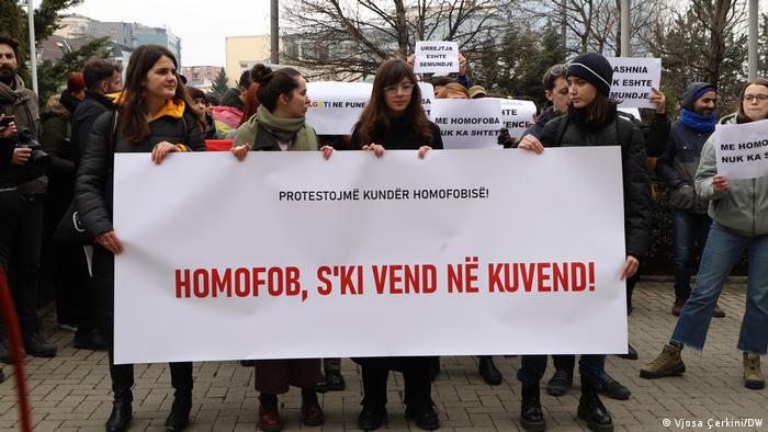 Manifestime të forta homofobie në Parlamentin e Kosovës