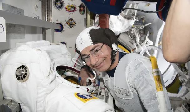 Shënuan rekord me qëndrimin në hapësirë, kthehen në tokë kozmonautët rusë me astronautin e amerikan