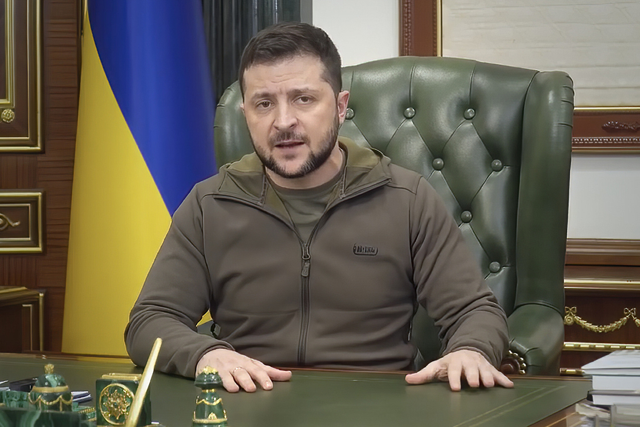 Zelensky: Rrethimi i Mariupolit përbën krim kundër njerëzimit