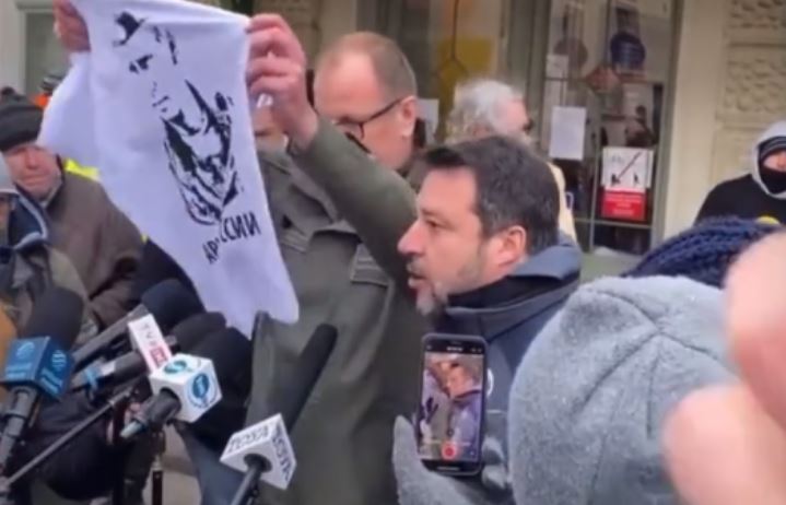 VIDEO/ “Kloun i Putinit”, politikani italian poshtërohet ndërsa fliste në kufirin mes Polonisë dhe Ukrainës