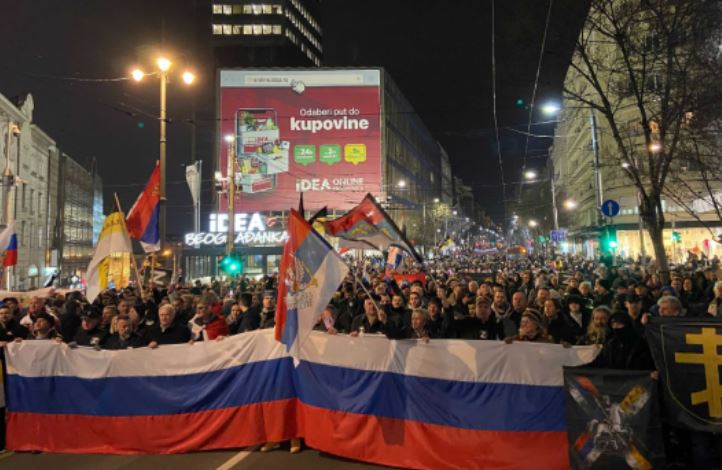 “Çfarë s’është në rregull me ty, Serbi?”! Bota shikon me çudi protestat pro-ruse në Beograd