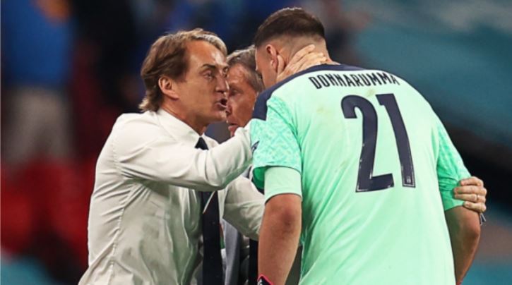 Donnarumma në qendër të kritikave, Mancini i del në mbrojtje gardianit 23-vjeçar