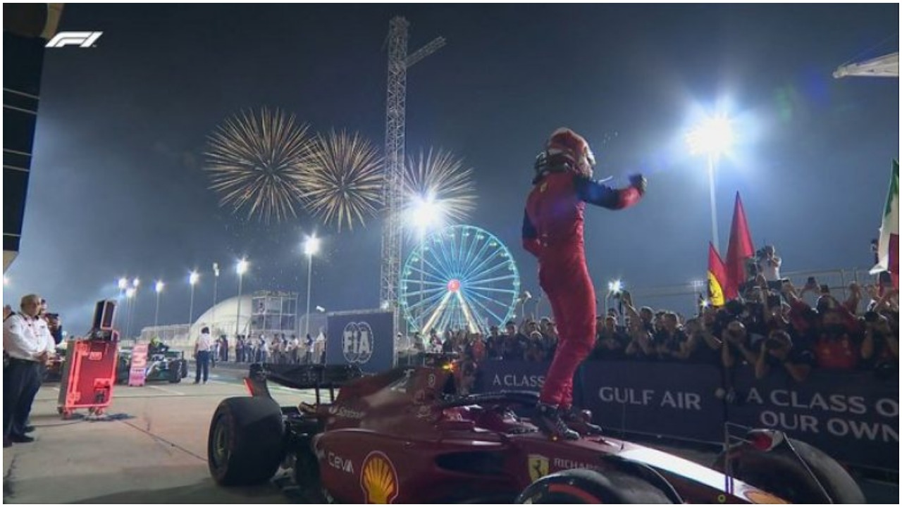 Formula 1/ Leclerc triumfon në Bahrein, Hamilton dhe Verstappen për “faqe të zezë”