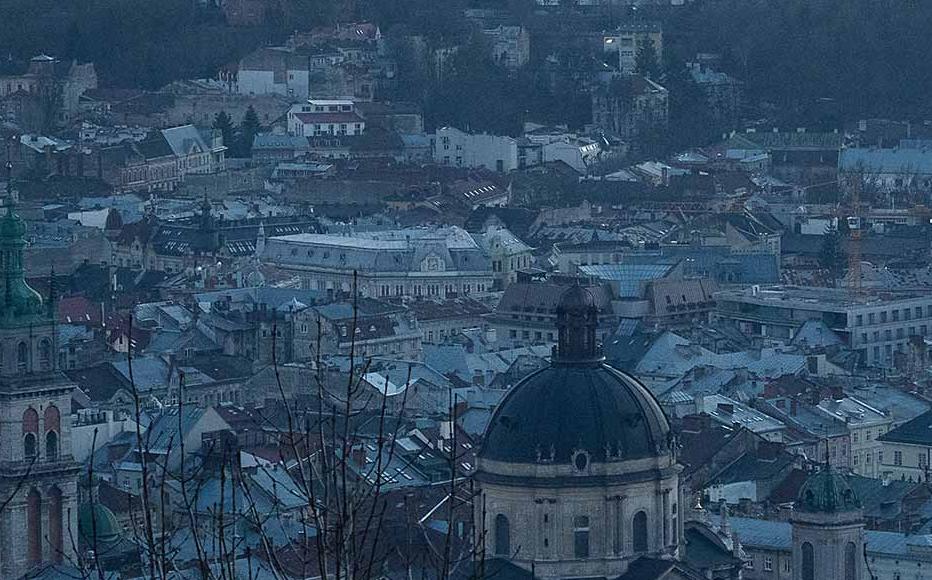 Sulmi në Ukrainë, dëgjohen sirenat e alarmit në Lviv