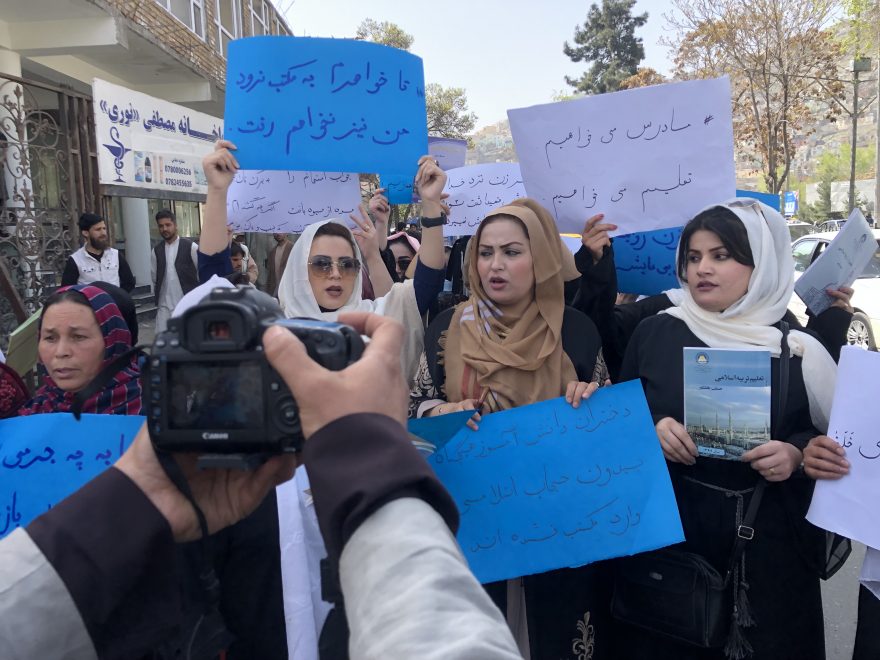 Vajzat afgane protestojnë në Kabul kundër mbylljes së shkollave