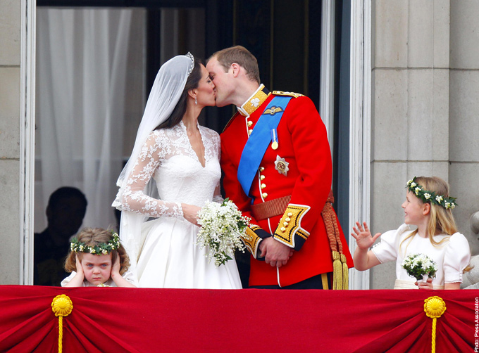Zbulohet pas 11 vitesh, çfarë William i tha Kate para puthjes së tyre të parë në ditën e dasmës