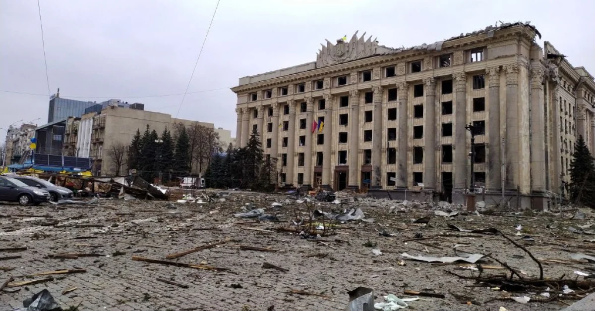 Sulmet ushtarake ruse goditën të paktën tre shkolla, një katedrale dhe dyqane në Kharkiv ditën e martë