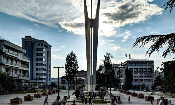 Komuna e Prishtinës anulon testimin e alarmit shkaku i manifestimit të Epopesë së UÇK-së
