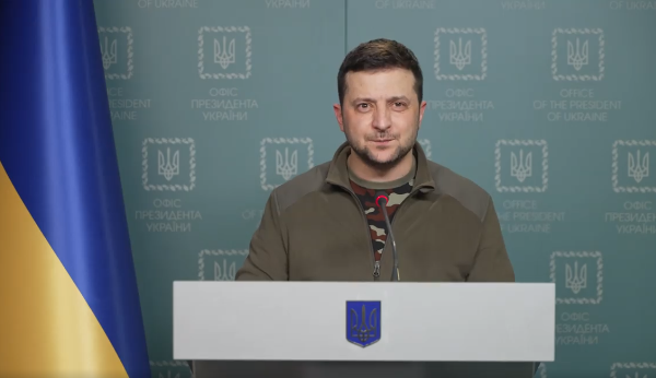 Zelensky: Sot është një e diel e bekuar, në vend të të falurit do të jetë Dita e Gjykimit