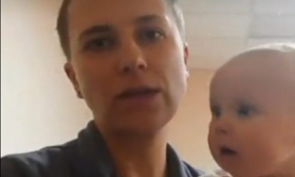 Nëna ukrainase: Po iu mësoj fëmijëve si të mbrohen dhe të dallojnë zhurmat e raketave