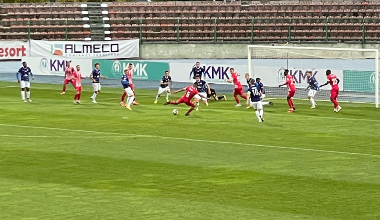 Dueli i mbijetesës Skënderbeu-Dinamo, trajnerët skicojnë 11-të “luftëtarët”