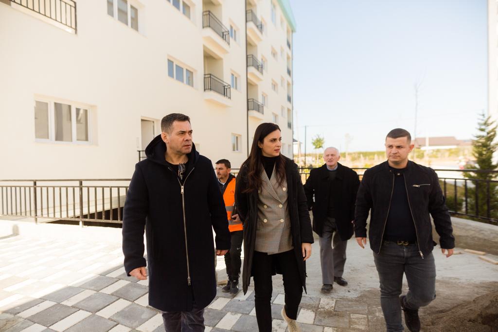 Rindërtimi, Ahmetaj dhe Sako inspektojnë përfundimin e punimeve në lagjen e re të Manzës