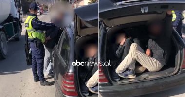 VIDEO/ Të strukur në bagazhin e Benzit, si po trafikoheshin 5 klandestinët e kapur në Pogradec