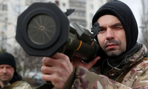 FOTO/ Armët në luftën ndaj Putinit. Perëndimi në krahë të Ukrainës në betejën me Rusinë