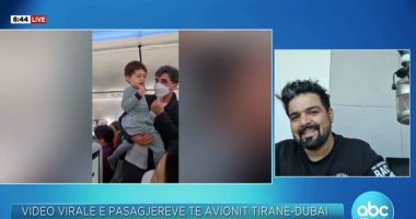 “Baby Shark” në avion për të qetësuar fëmijën, prezantuesi që xhiroi pasagjerët duke kënduar: S’e mendoja se do të bëhej virale