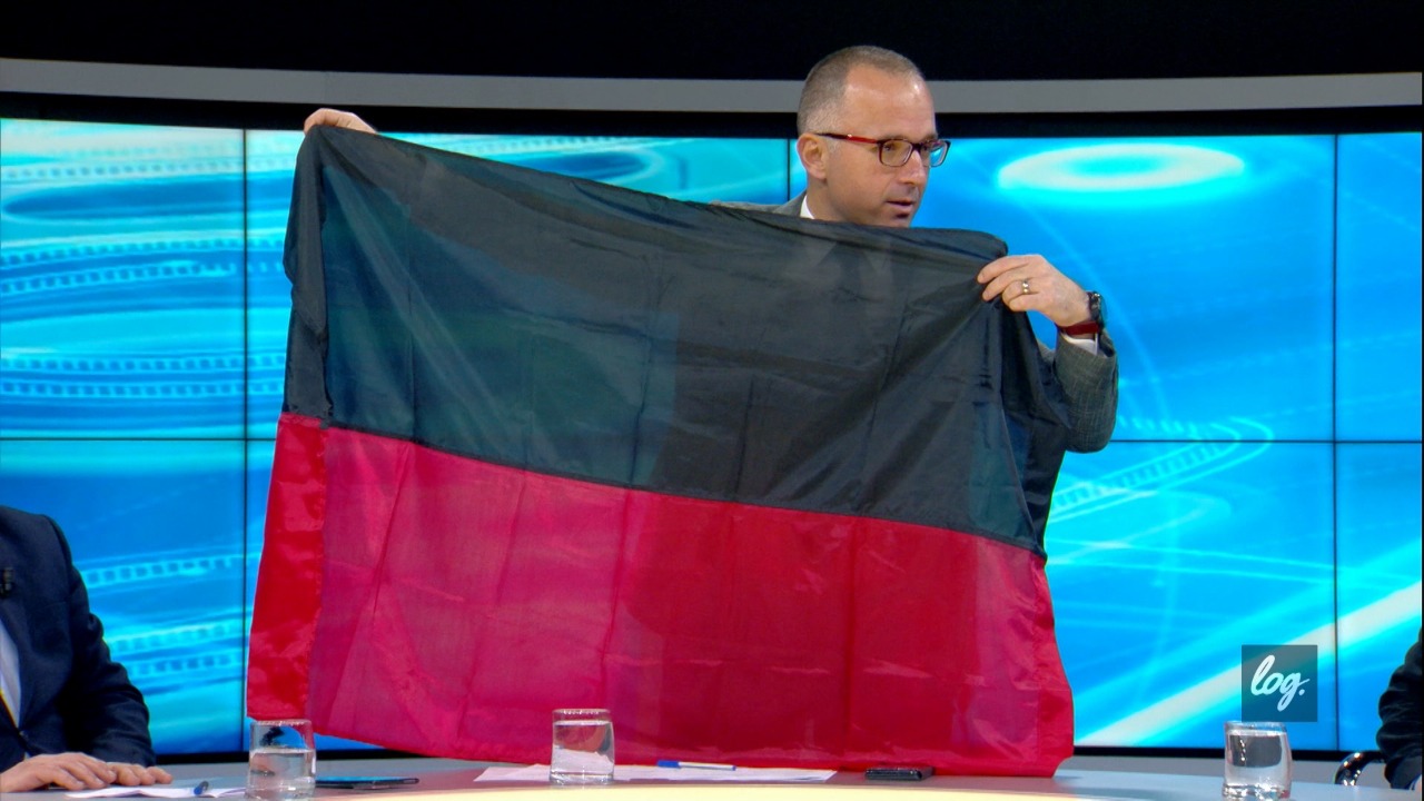 Xhafo shpalos në “Log.’ flamurin kuq e zi të Ukrainës! Historia