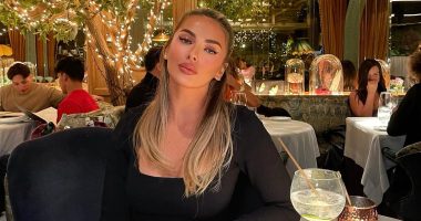 U largua sërish jashtë vendit, Beatrix zbulon kush e shoqëron, i dedikon disa fjalë të bukura