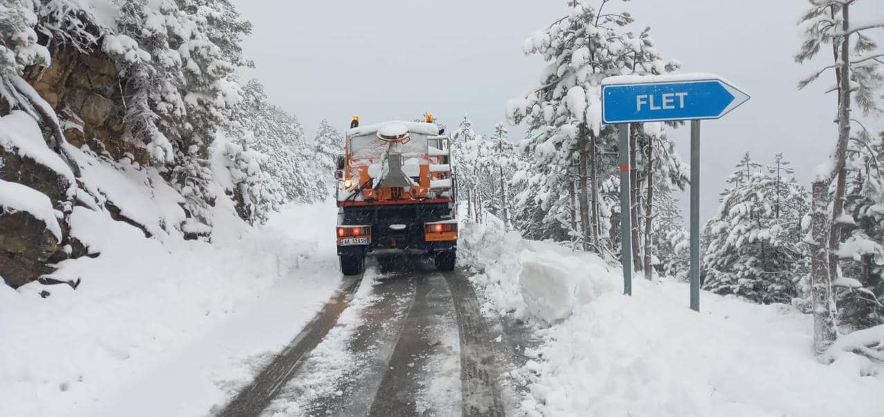 Reshjet e dendura të dëborës, akset ku duhet të kaloni patjetër me zinxhirë