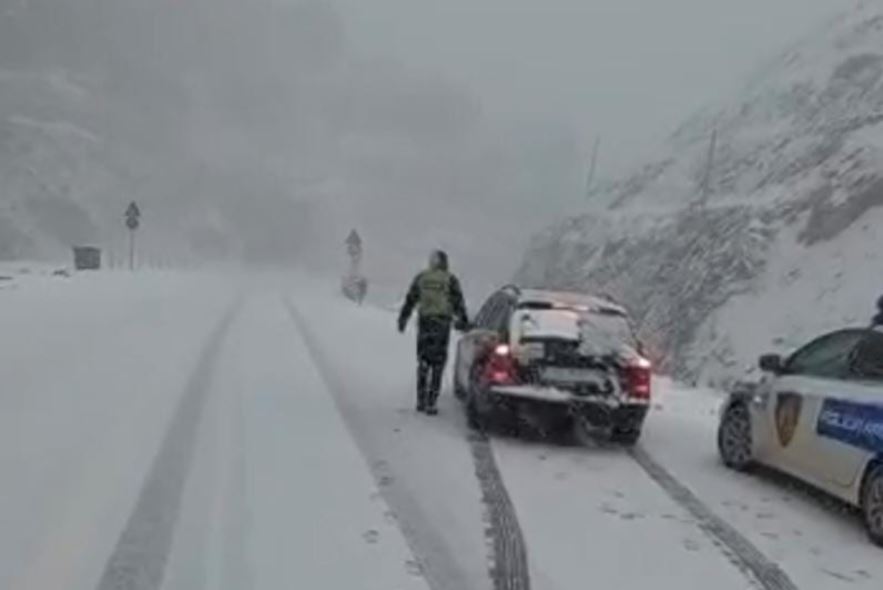 Reshje bore në Dibër, bllokohet rruga e Arbrit