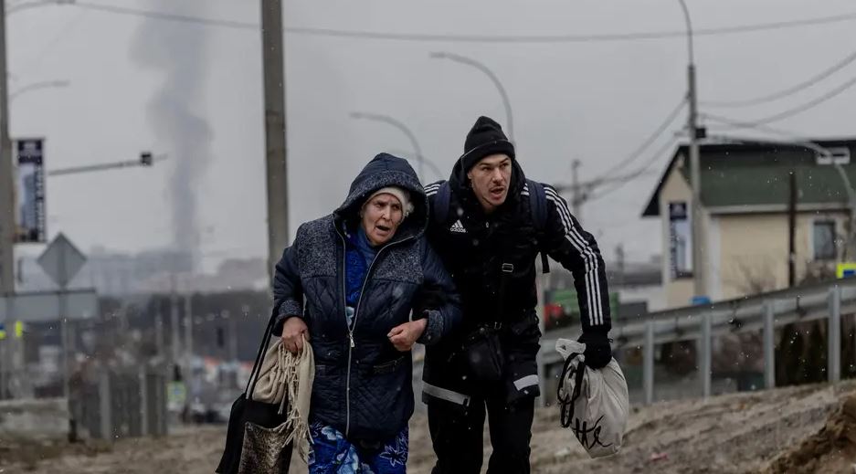 Civilë mbetën të vrarë ndërsa tentonin të largoheshin, HRW: Rusia mund të ketë shkelur ligjet e luftës në Irpin