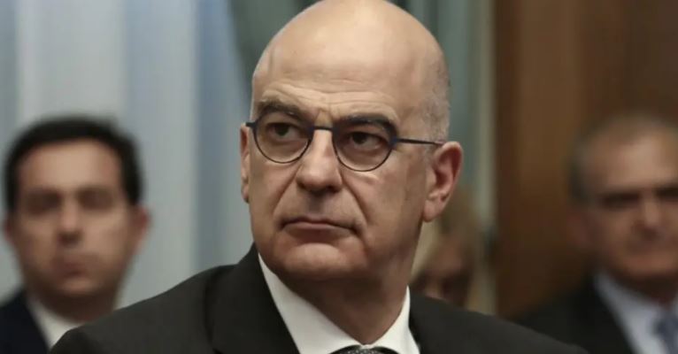 Ministri grek: Dua të shkoj në krye të misionit humanitar në Mariupolin e shkatërruar nga lufta