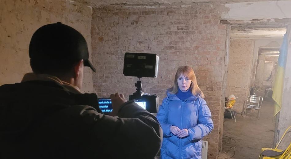 Nga studiot në vendstrehime, mediat në Ukrainë vazhdojnë të raportojë