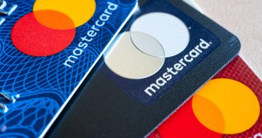 Mastercard dhe Visa pezullojnë të gjitha transaksionet dhe operacionet në Rusi