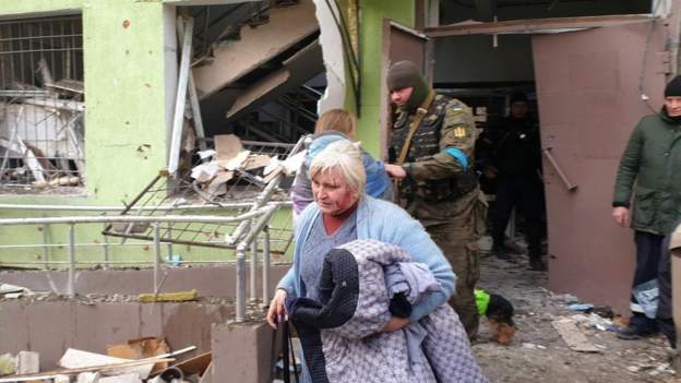 Britania dërgon ndihma mjekësore në Ukrainë, ministri: Sulmet ndaj spitaleve janë krime lufte
