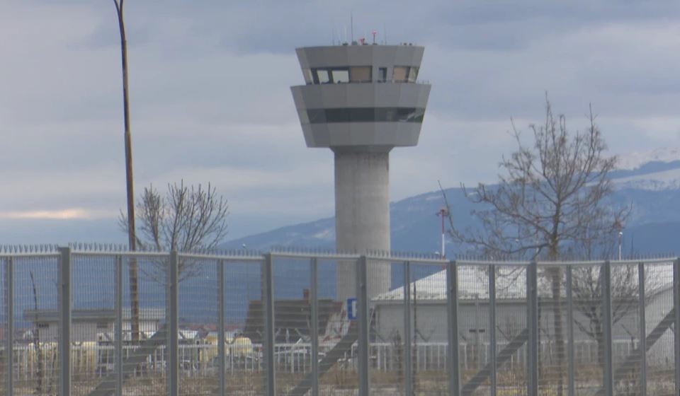 Hapësira ajrore e Kosovës mbetet e hapur për avionët rusë