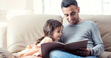 Prindërit që bëjnë këto 3 gjëra, rrisin fëmijët me inteligjencë të lartë emocionale