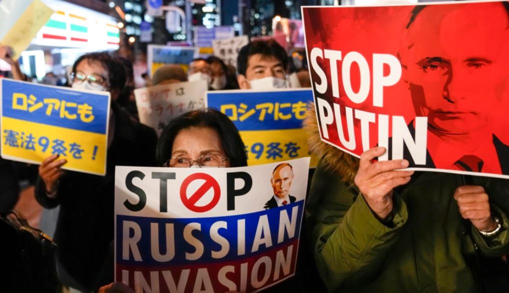 Protestë në Tokio kundër pushtimit rus të Ukrainës