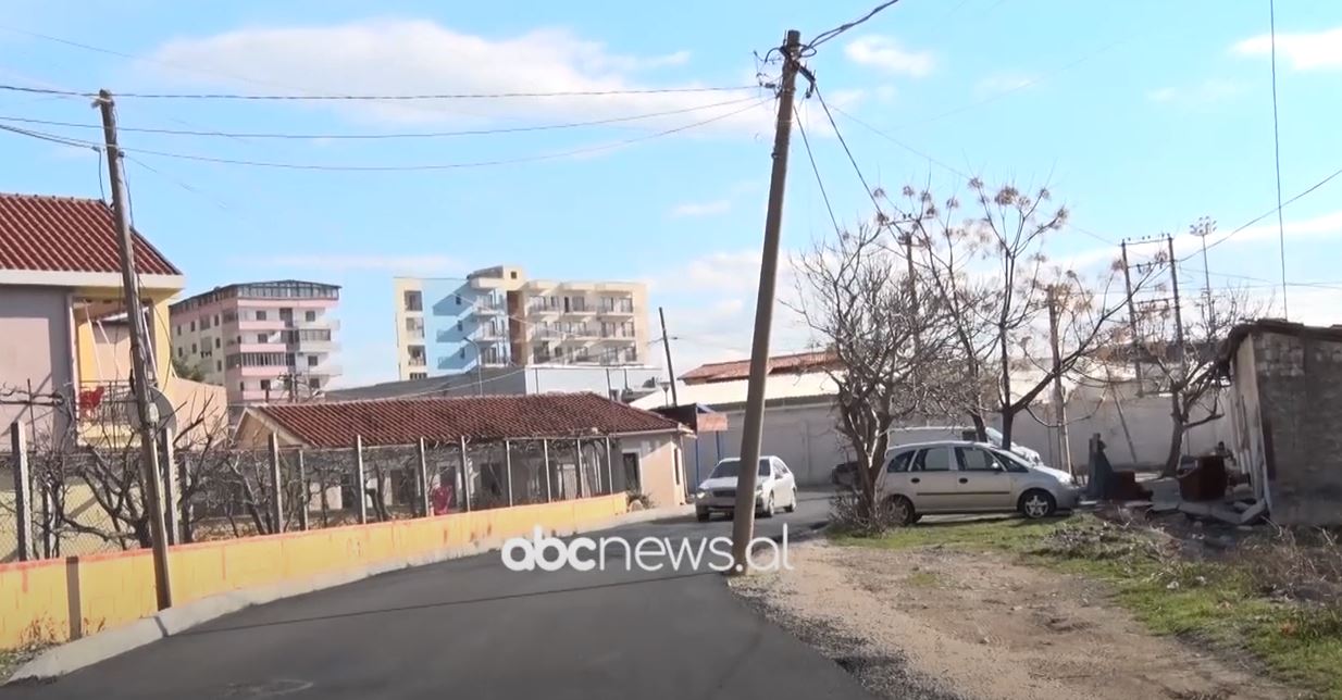 Shëngjin, rruga e re pa trotuare, mungojnë dhe kanalizimet