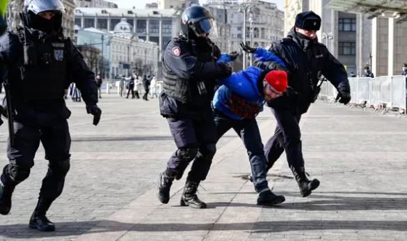 Protesta  kundër pushtimit të Ukrainës, arrestohen mbi 14 mijë rusë