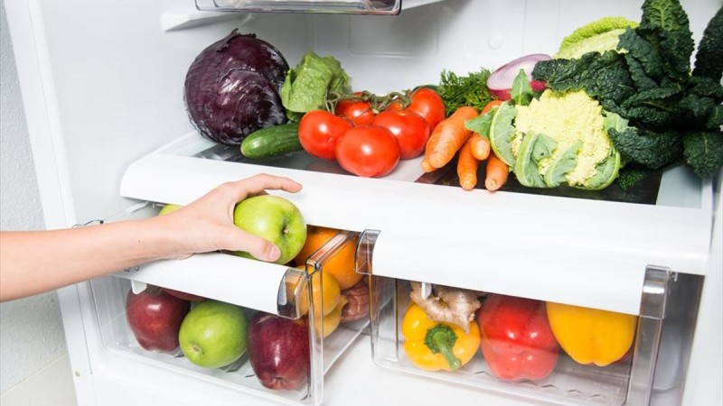 Sekreti për të mos i prishur shpejt frutat dhe perimet në frigorifer