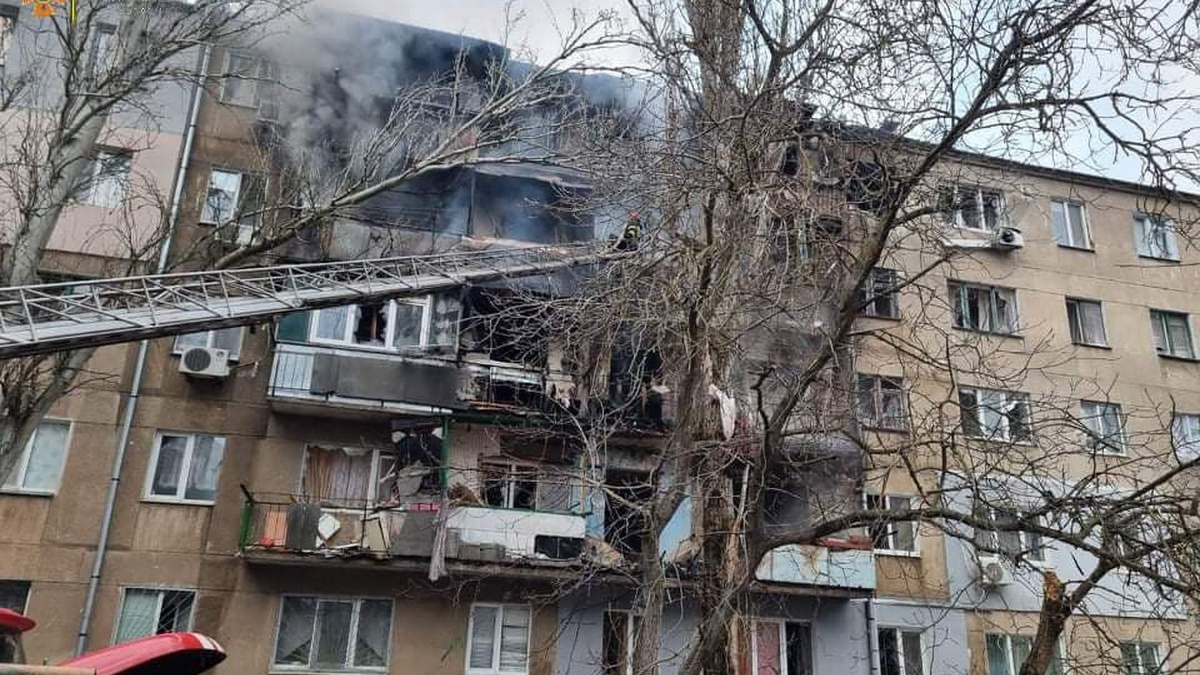 Forcat ruse bombardojnë një fshat në Mykolaiv, 2 të vrarë dhe 10 të plagosur