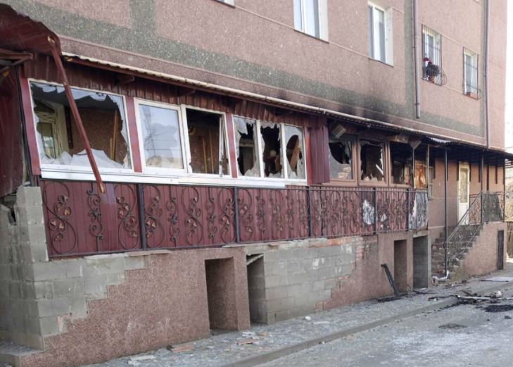 Vija e zjarrit, banori tregon si është jeta në një fshat të Kievit: Ka shpërthime pa pushim