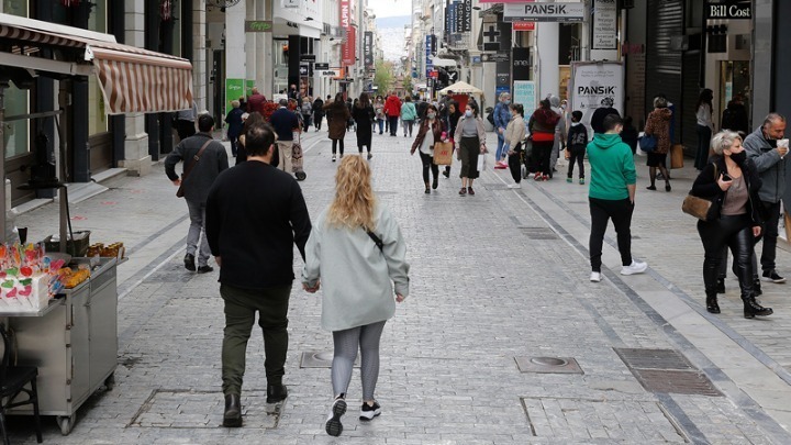 “Ulje taksash për të varfrit”, masat për rritjen e çmimeve në Greqi, nga sot rimbursim për faturat e karburantit dhe energjisë