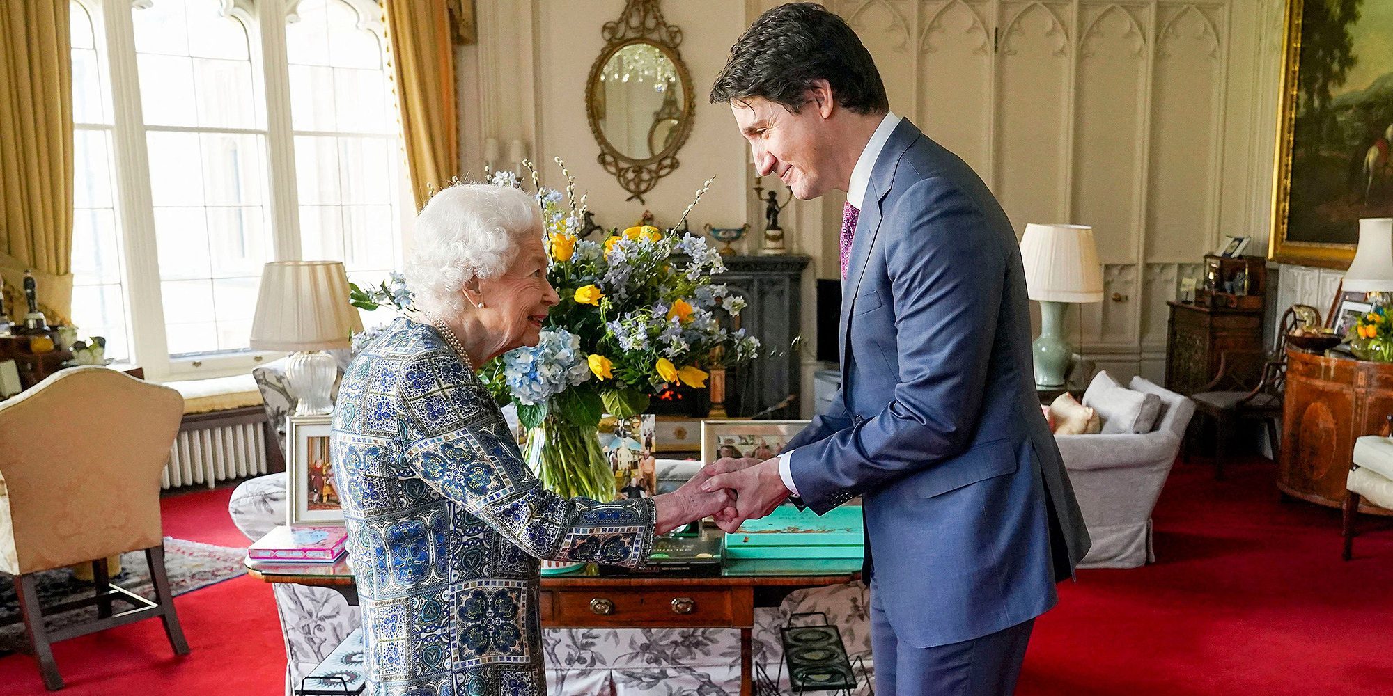 Mbretëresha Elizabeth mban takimin e parë pasi kaloi Covid-19, mirëpret kryeministrin kanadez