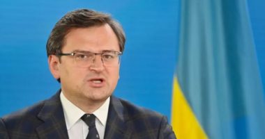 Kuleba: BE-ja duhet të vendosë në bllok embargo për naftën ruse