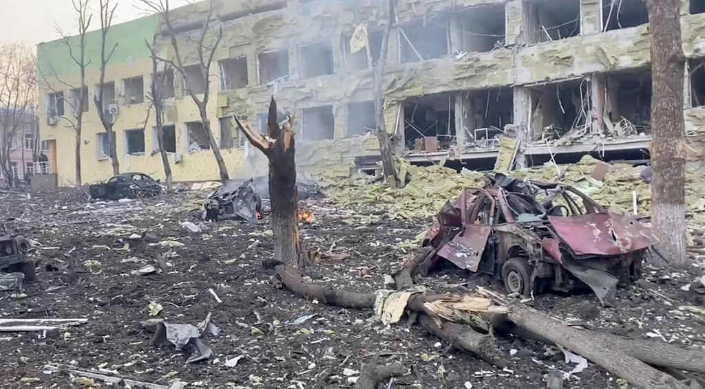 FOTO/ Pasojat e bombardimeve në Mariupol të Ukrainës, gjithçka e shkatërruar
